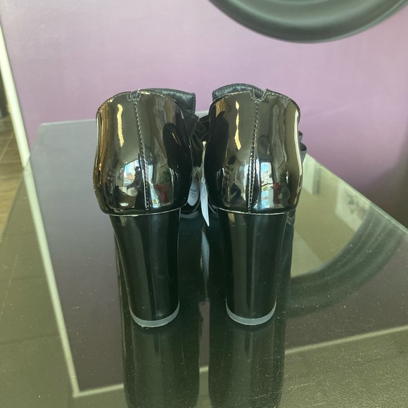 Chic Black Patent Leather Heels - Picture 4 of 5
